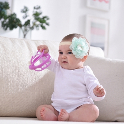 Mombella Gryzak z Grzechotką Ślimak Purple
